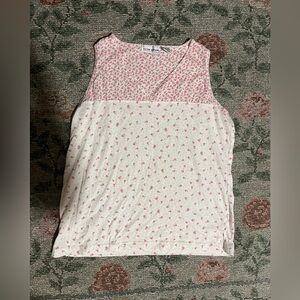 Pretty vintage intimates floral tank top
Allyson Whitmore large 💐